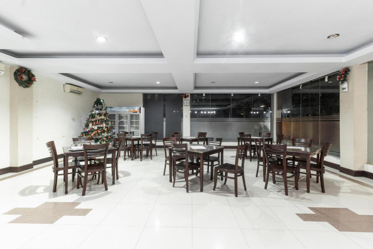 红多兹酒店-近美娜多巴胡购物中心 Malalayang 外观 照片